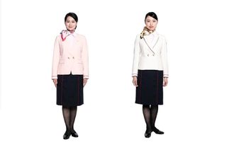 日本航空新制服发布 女性乘务员首度可选裤装，革新与多元并进